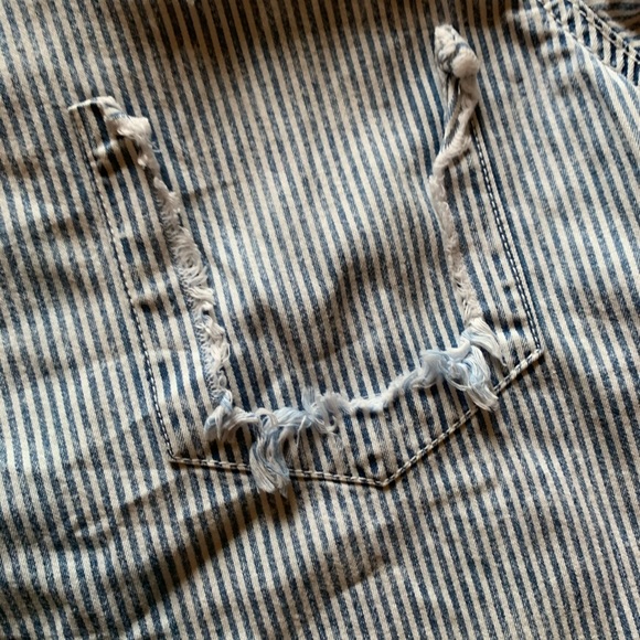 Sadie Robertson Wild Blue Railroad Denim top - Picture 2 of 5